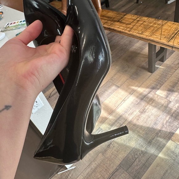CUSHIONED Heels! Rockport Patent Leather pumps - Picture 8 of 10